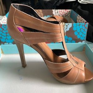 Jessica Simpson 8.5 Heels Neutral Leather front zip